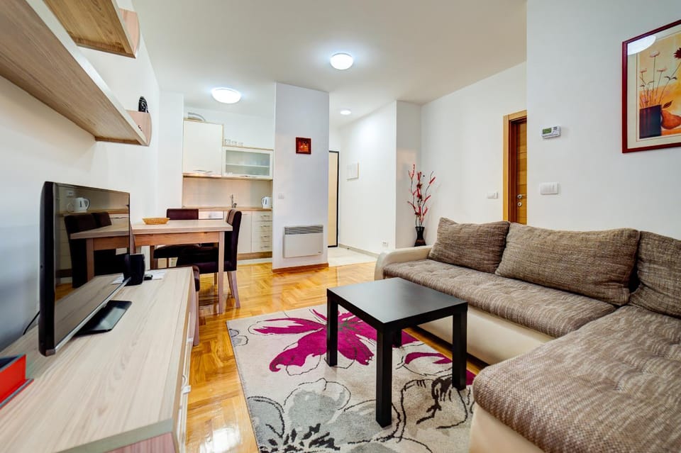 Living room, Lounge or bar, Seating area, Dining area