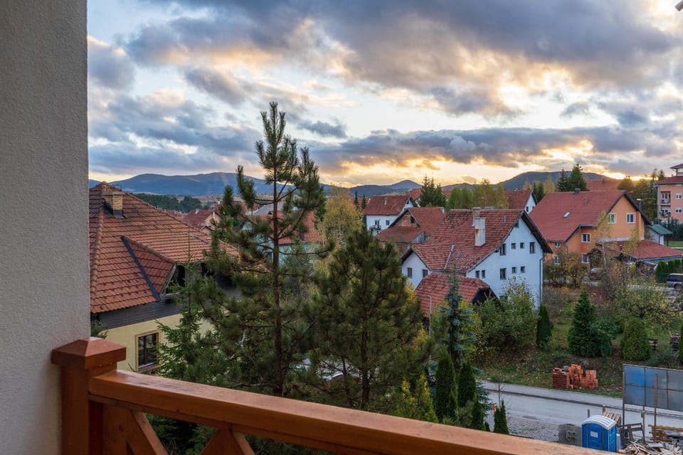 Balcony/Terrace, City view, Garden view, Landmark view, Mountain view, Street view