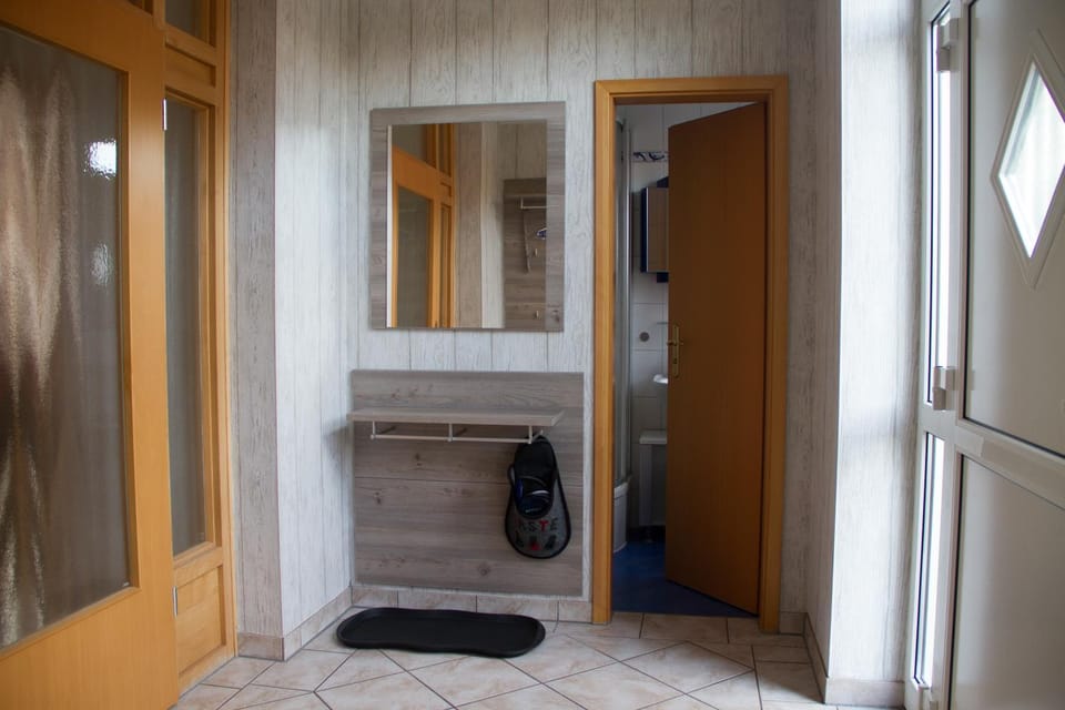 Facade/entrance, Bathroom, Spa and wellness centre/facilities