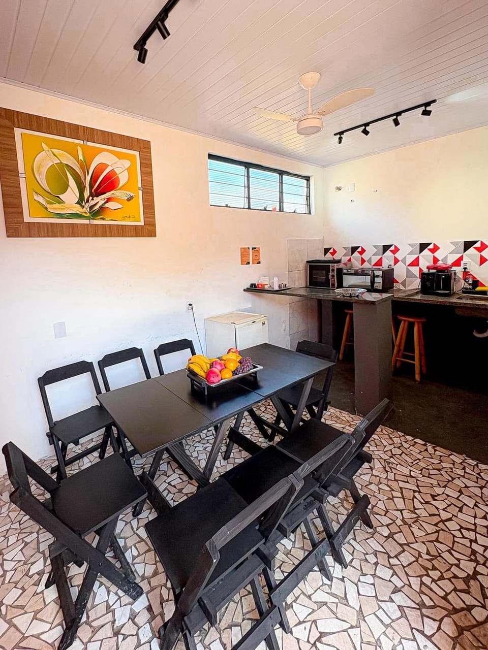 Kitchen or kitchenette, Seating area, Dining area