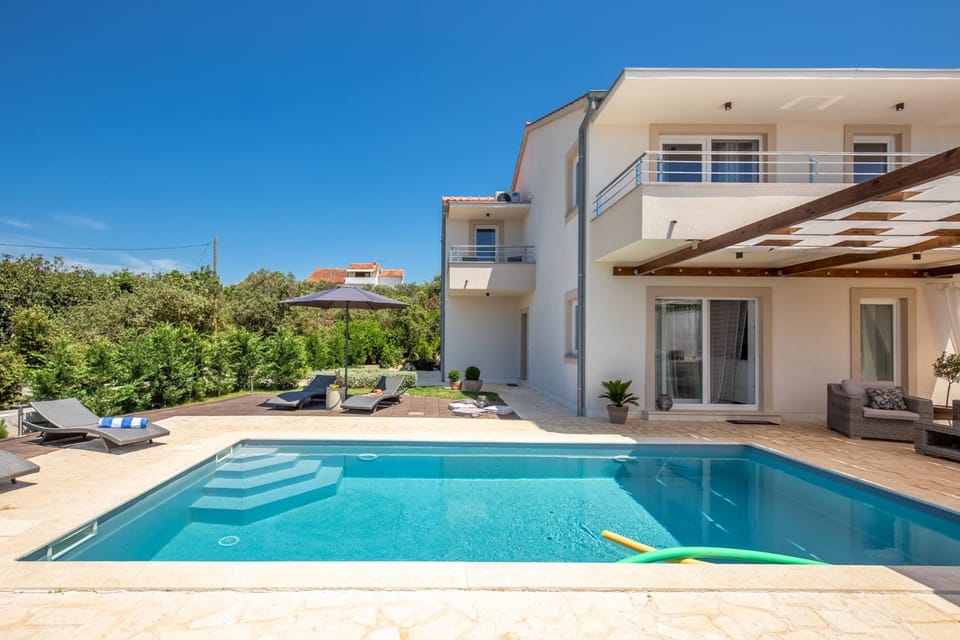 Property building, Swimming pool