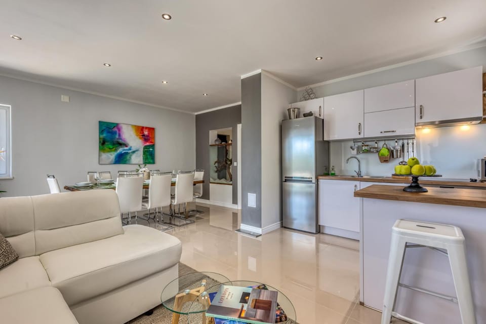 Kitchen or kitchenette, Living room, Dining area