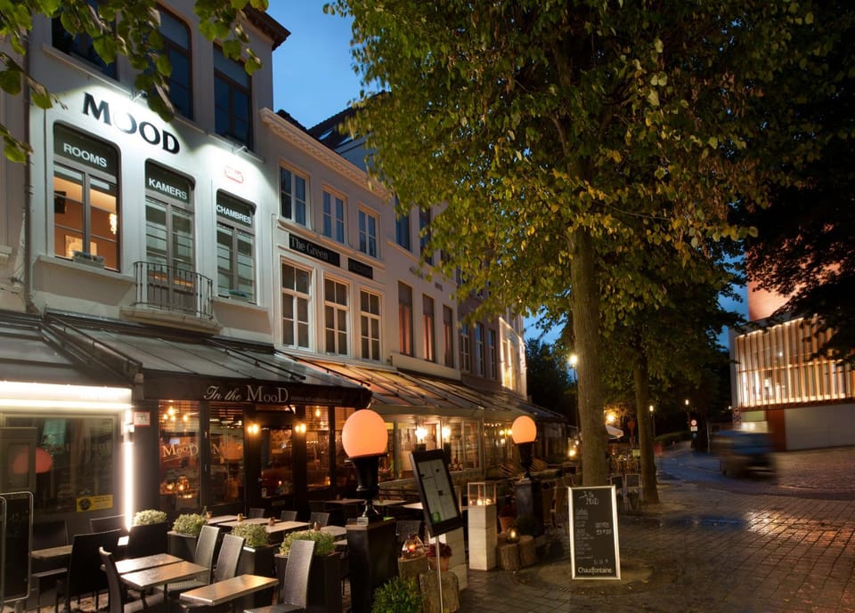 Patio, Facade/entrance, Street view