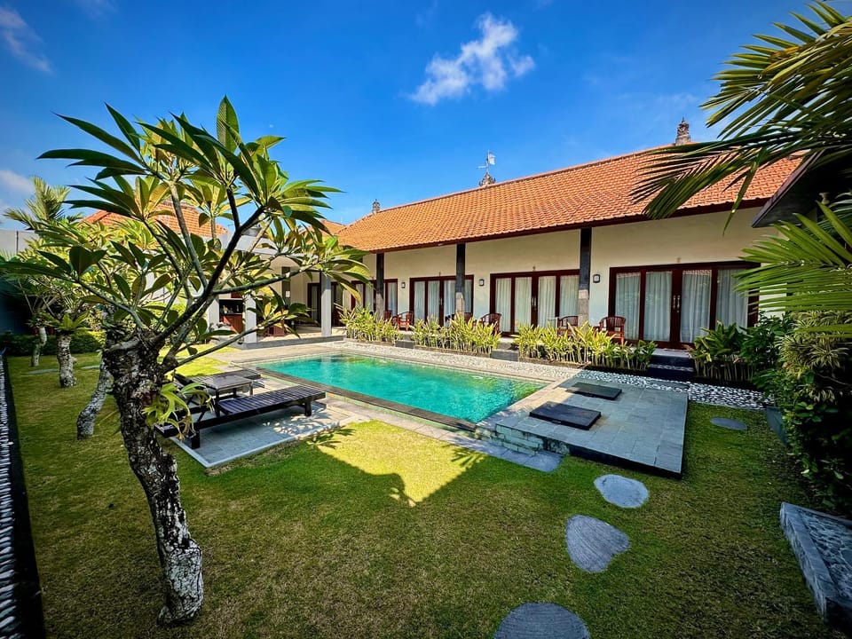 Plawa Bali Guest House Bed and Breakfast in North Kuta