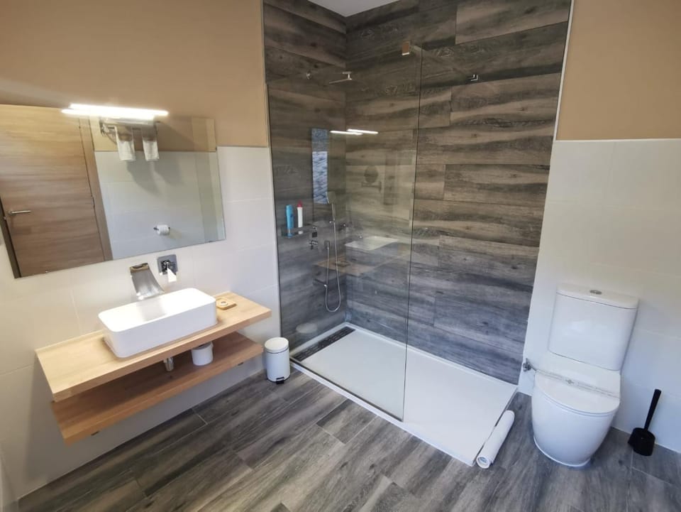 Shower, Toilet, Bathroom