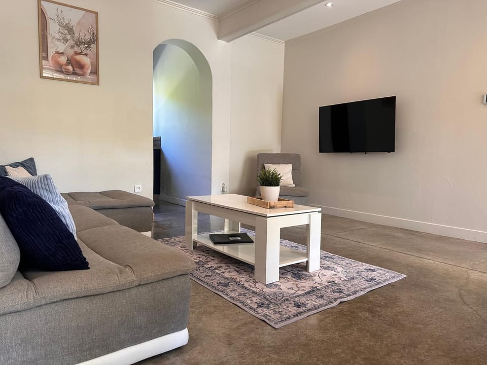 Communal lounge/ TV room, TV and multimedia