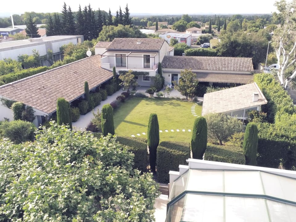 Property building, Bird's eye view, Garden