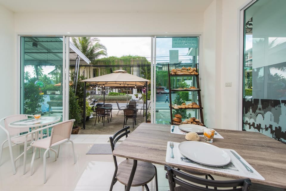 Restaurant/places to eat, Dining area, American breakfast