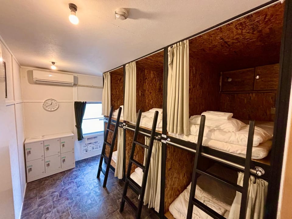 Photo of the whole room, bunk bed