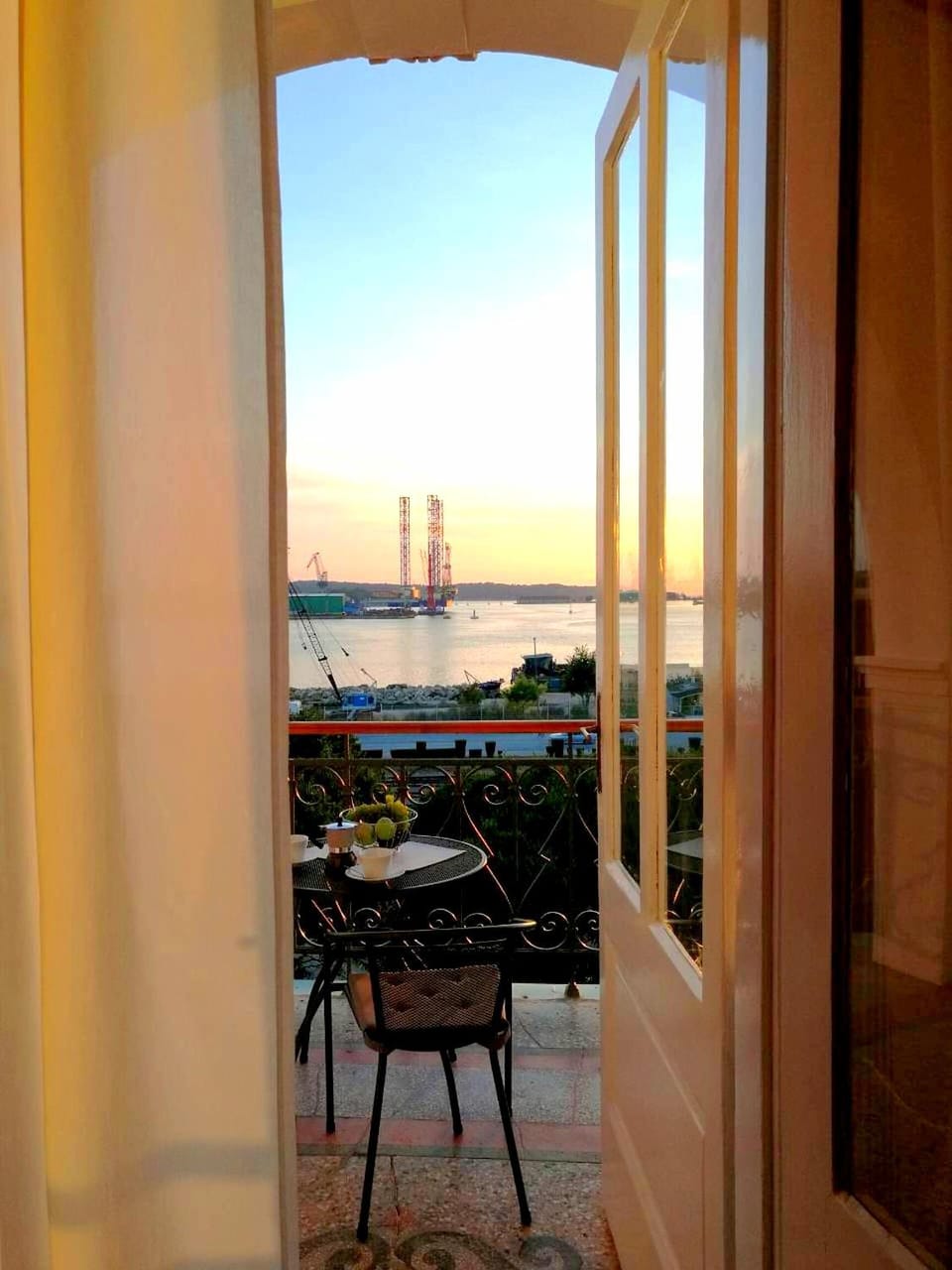 View (from property/room), Balcony/Terrace, Seating area, Sea view