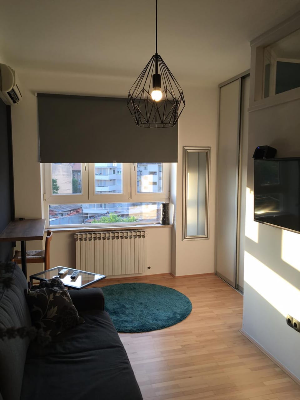 Living room, City view, Mountain view, Quiet street view