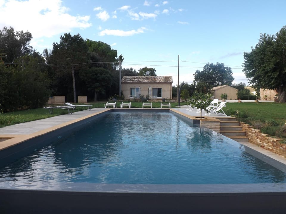 Property building, Swimming pool, Swimming pool
