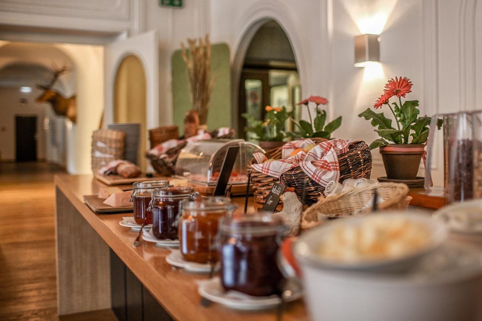 Restaurant/places to eat, Buffet breakfast