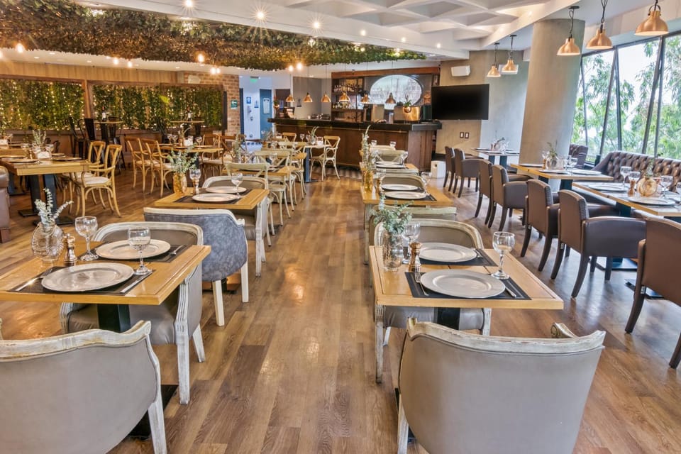 Restaurant/places to eat, Food, Breakfast, Lunch, Dinner