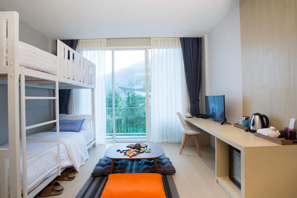 TV and multimedia, Coffee/tea facilities, Balcony/Terrace, Seating area, Dining area, City view, Garden view