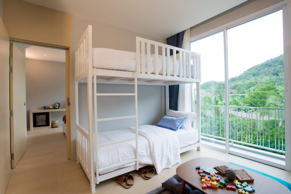 Balcony/Terrace, Seating area, City view, bunk bed