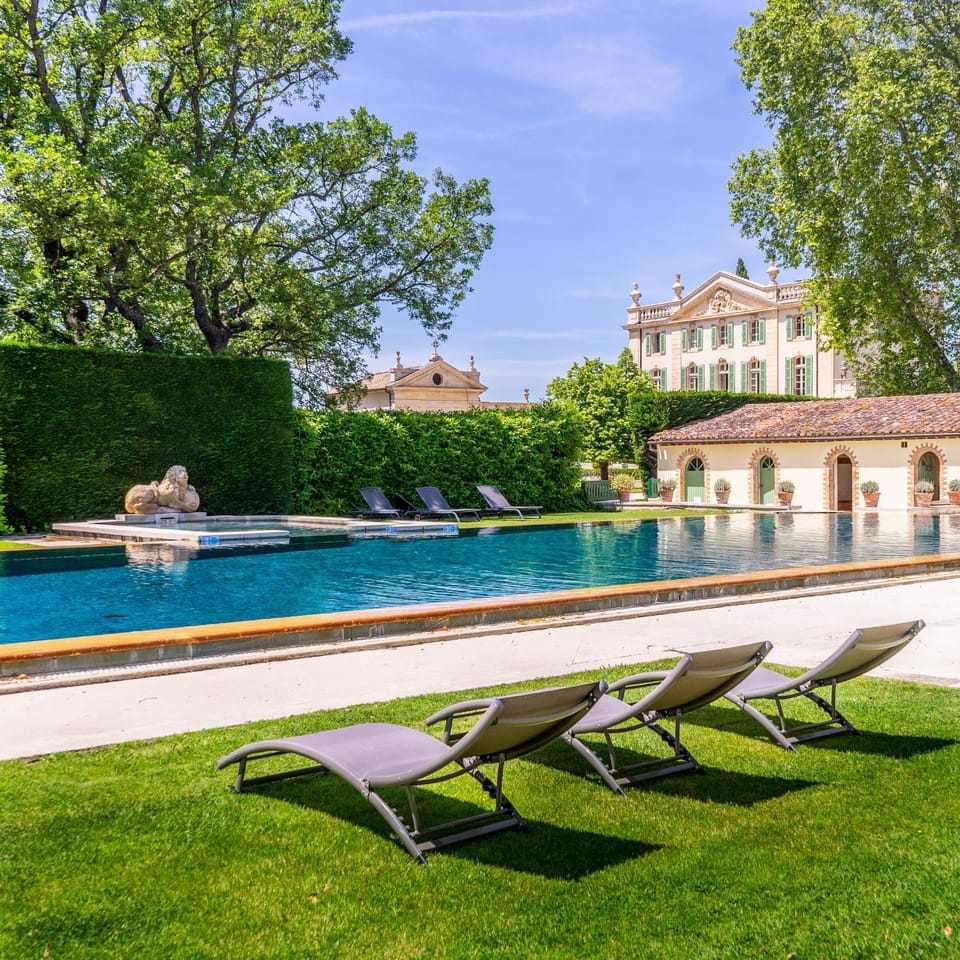 Property building, Garden, Swimming pool