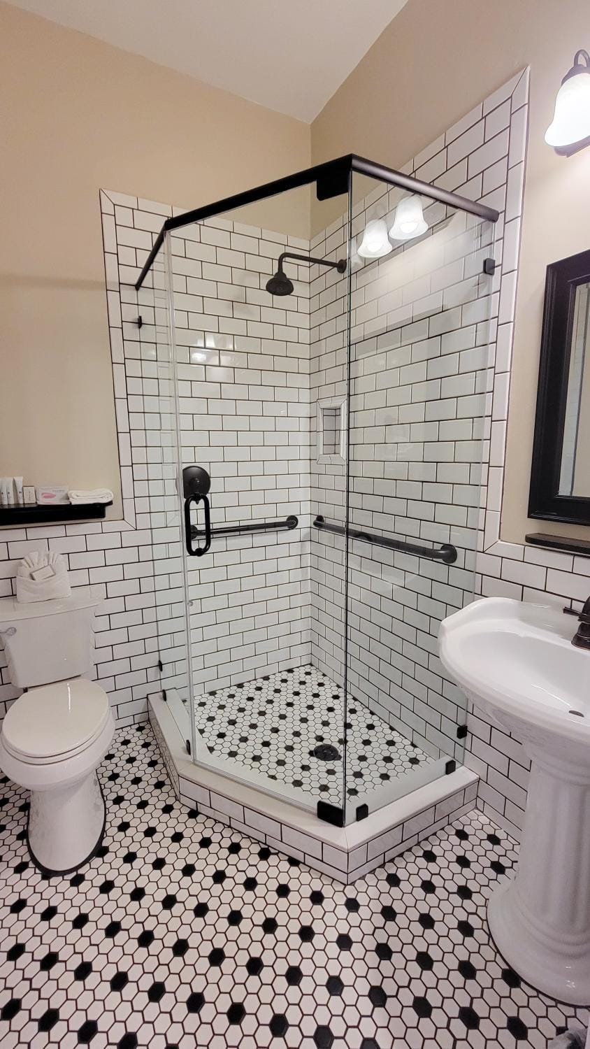 Shower, Toilet, Bathroom