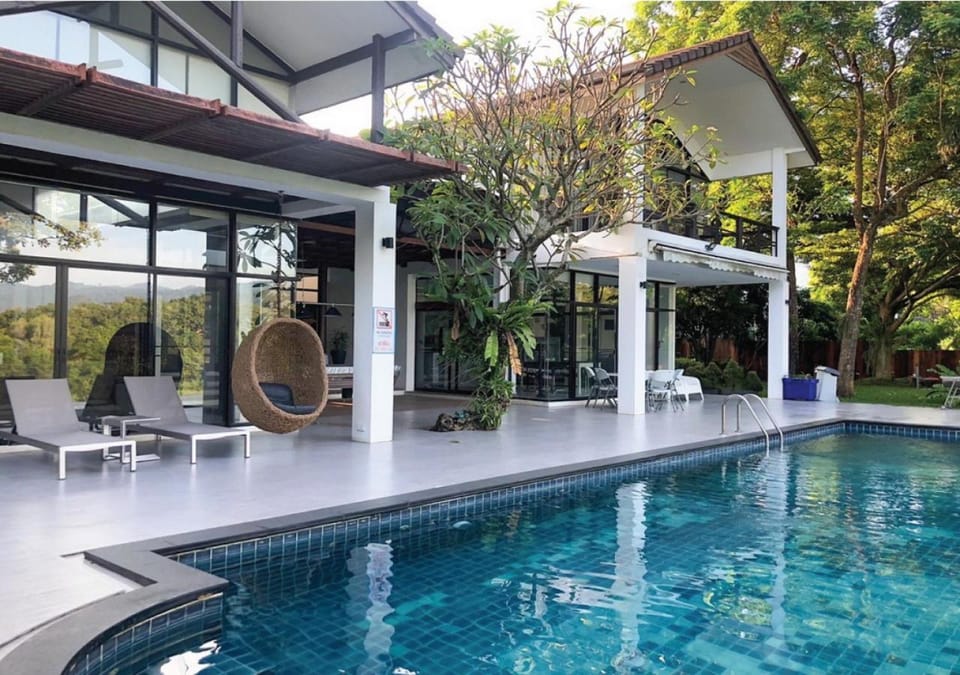 Property building, Patio, Spring, Day, Garden, Garden view, Pool view, Swimming pool, sunbed