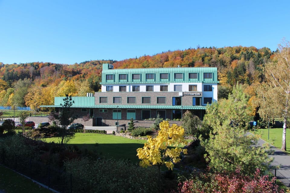 Property building, Facade/entrance, Off site
