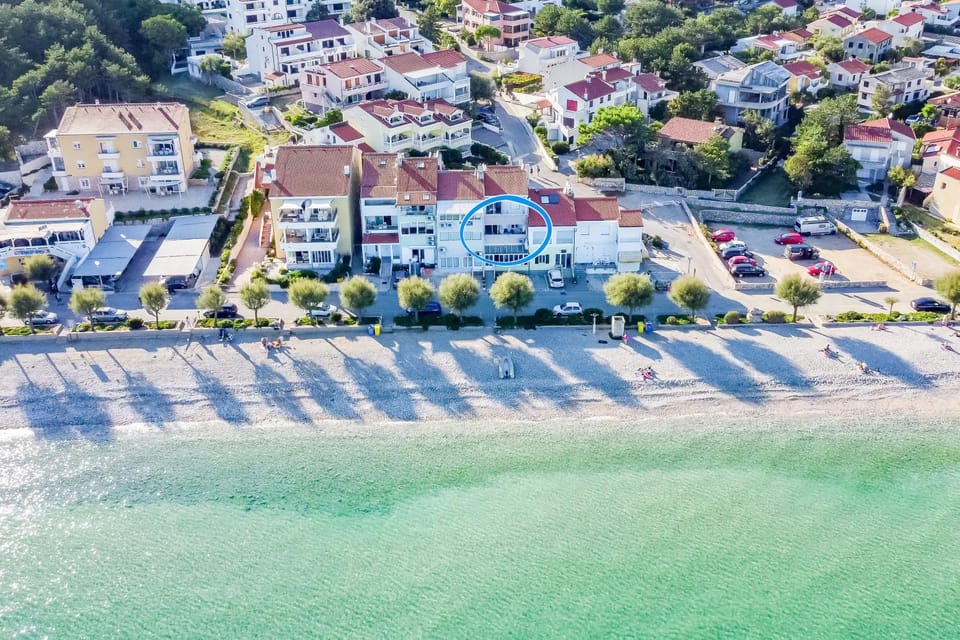Property building, Day, Neighbourhood, Natural landscape, Bird's eye view, Beach, City view, Sea view, Street view