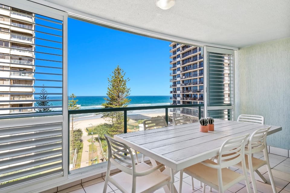 Natural landscape, View (from property/room), Balcony/Terrace, Dining area, Sea view