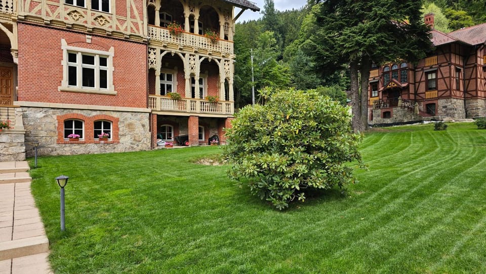Property building, Day, Natural landscape, Garden