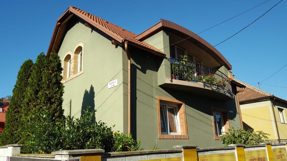 Szigeti Apartmanház Apartment in Hungary
