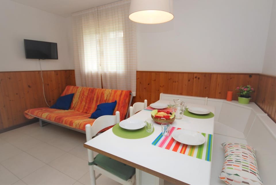 TV and multimedia, Living room, Dining area