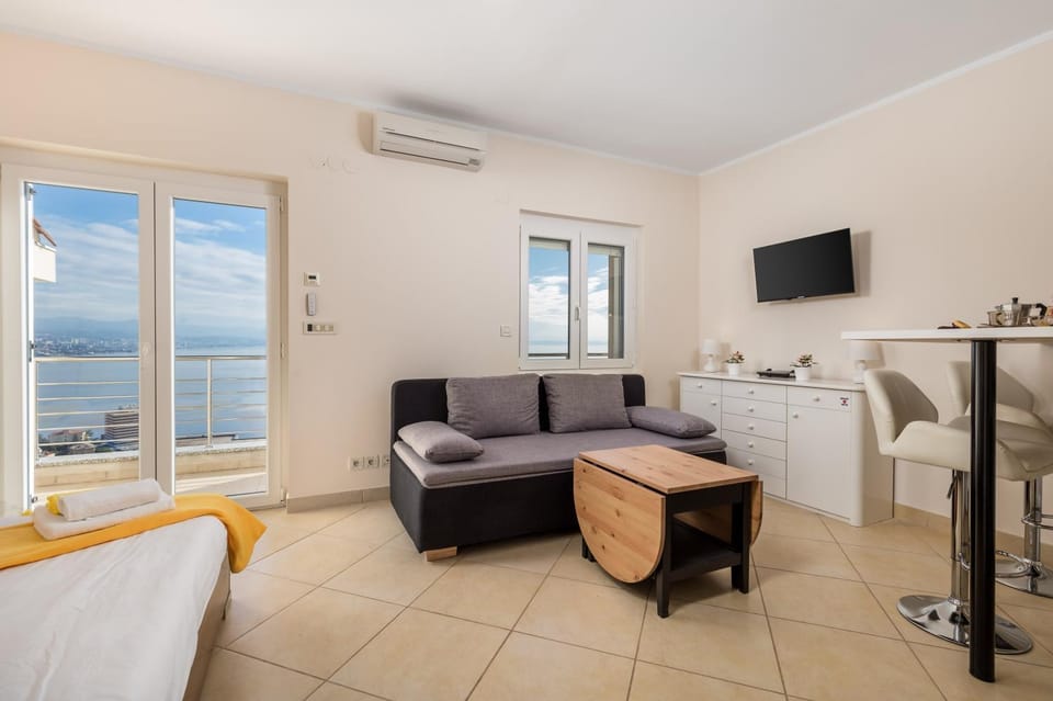 TV and multimedia, Living room, Seating area, Sea view