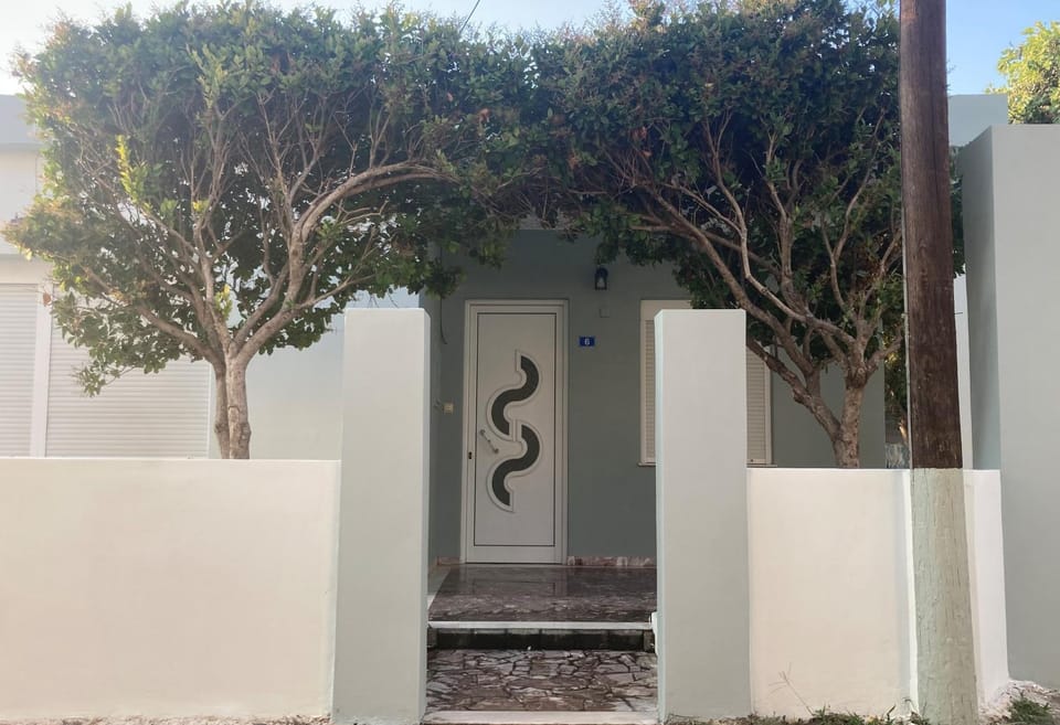Facade/entrance, Day