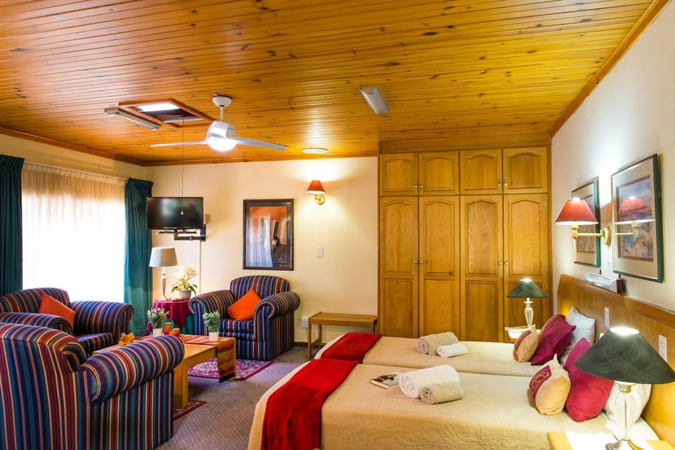 Photo of the whole room, Decorative detail