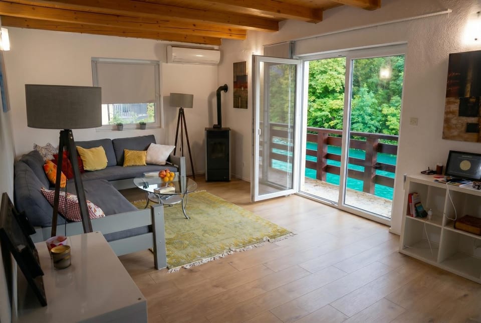 Balcony/Terrace, Living room, River view