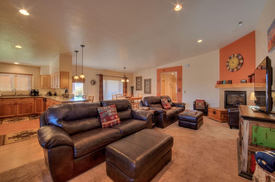 TV and multimedia, Kitchen or kitchenette, Living room