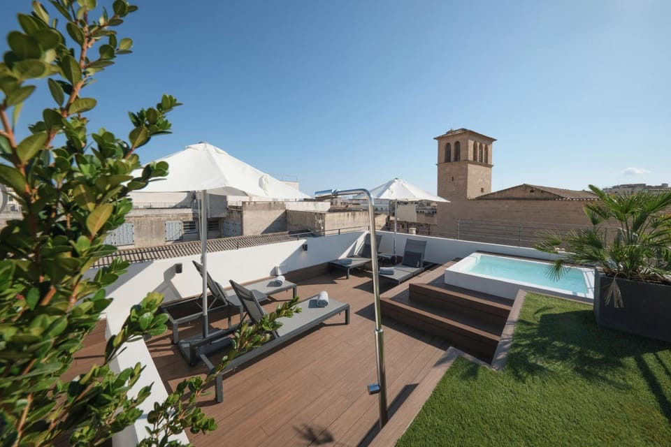 Shower, Garden, Hot Tub, View (from property/room), Balcony/Terrace