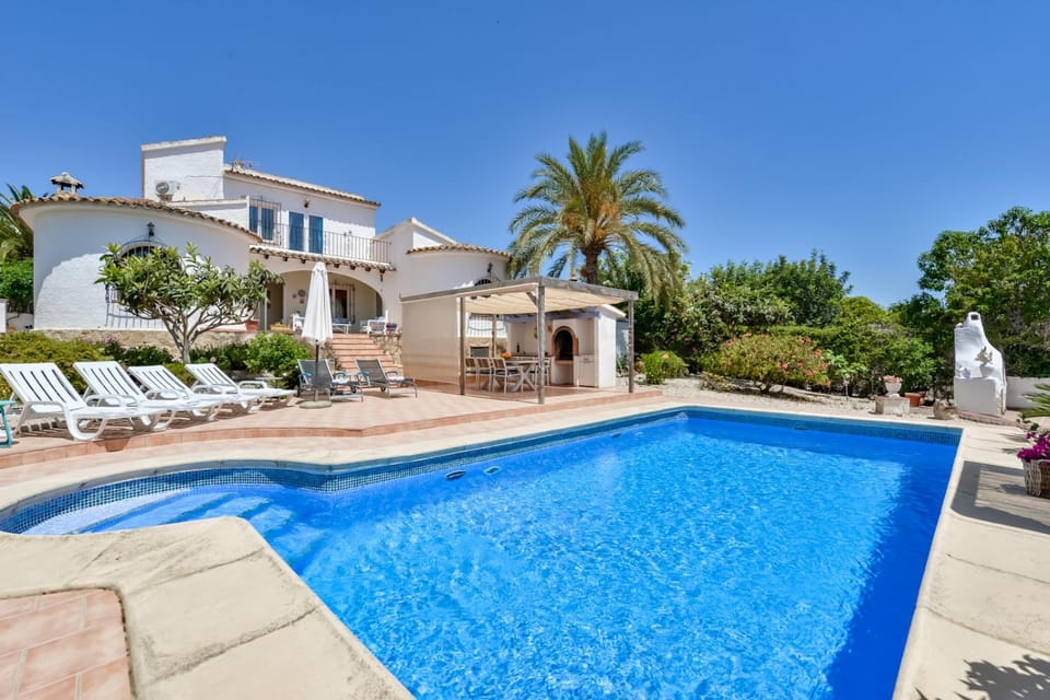BBQ facilities, Swimming pool, sunbed
