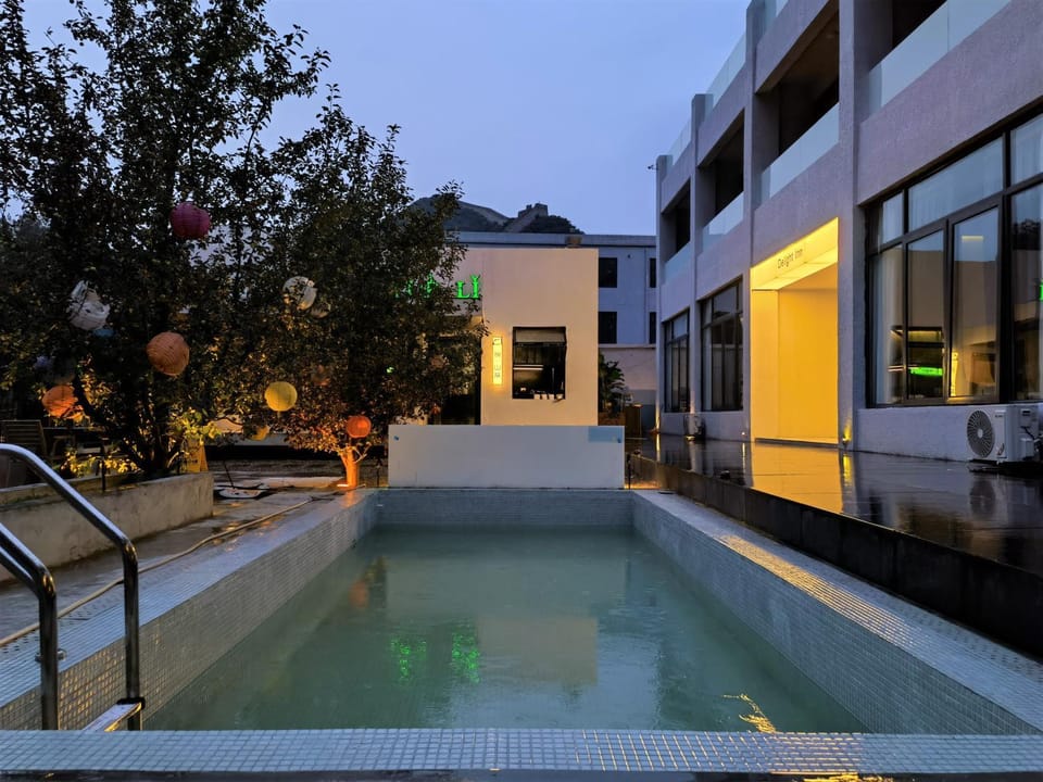 Swimming pool