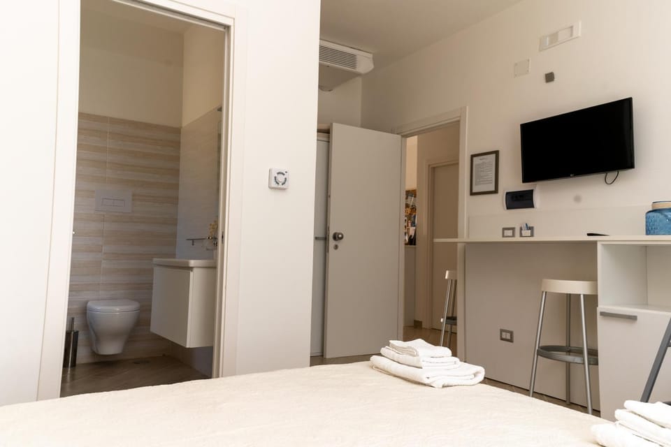 TV and multimedia, Photo of the whole room, towels, wardrobe