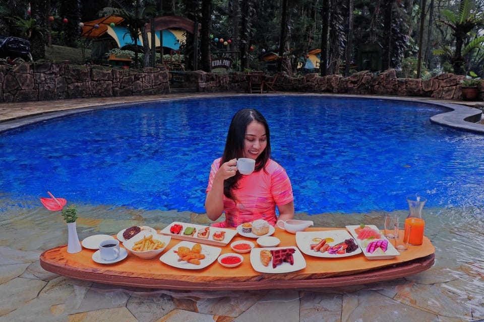 Pool view, Swimming pool, Breakfast