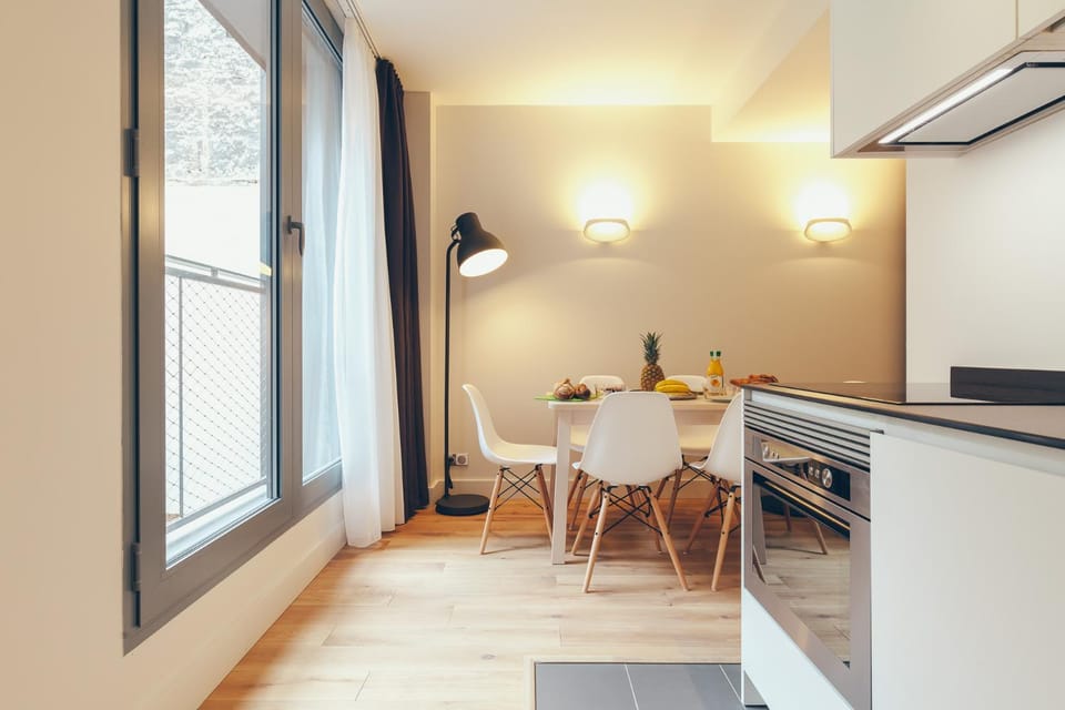 Kitchen or kitchenette, Dining area, oven, stove