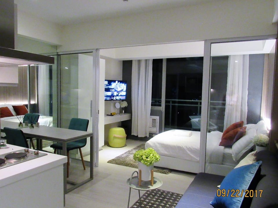Bed, Balcony/Terrace, Living room, Photo of the whole room, Seating area, Dining area, Bedroom