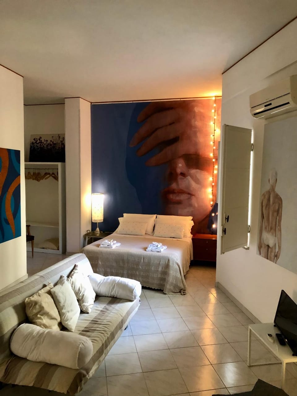 ArtRoom Garden Apartment in Noto