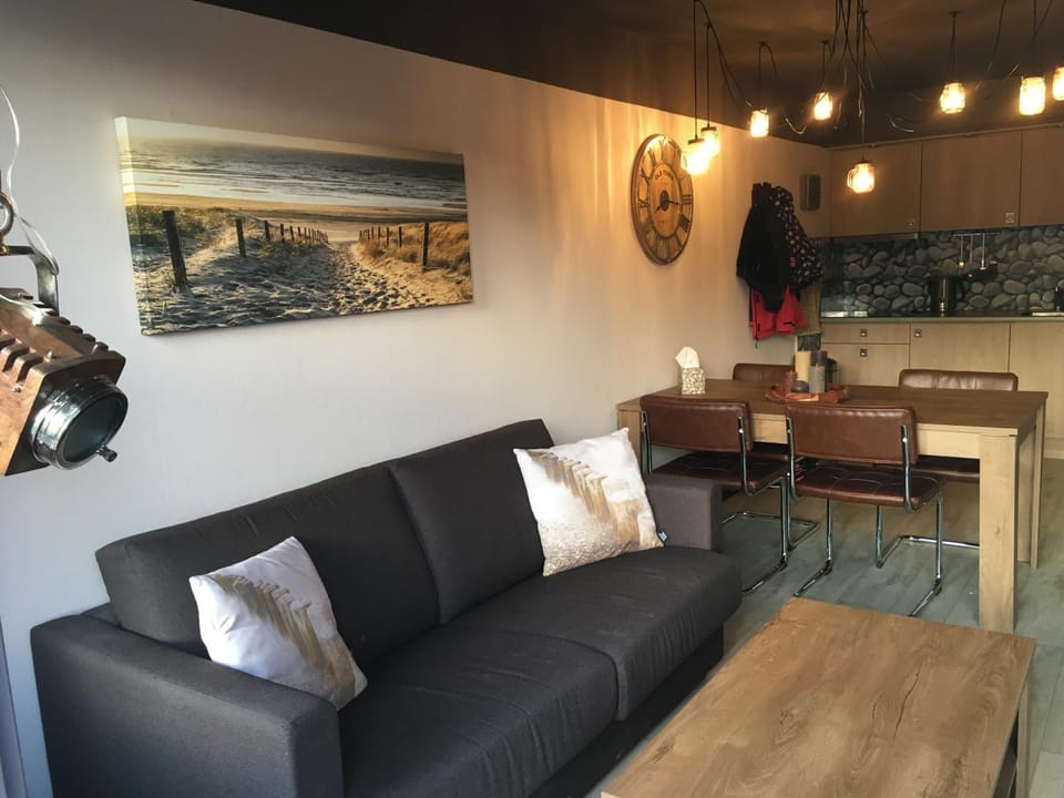 Day, Kitchen or kitchenette, Living room, Seating area, Dining area