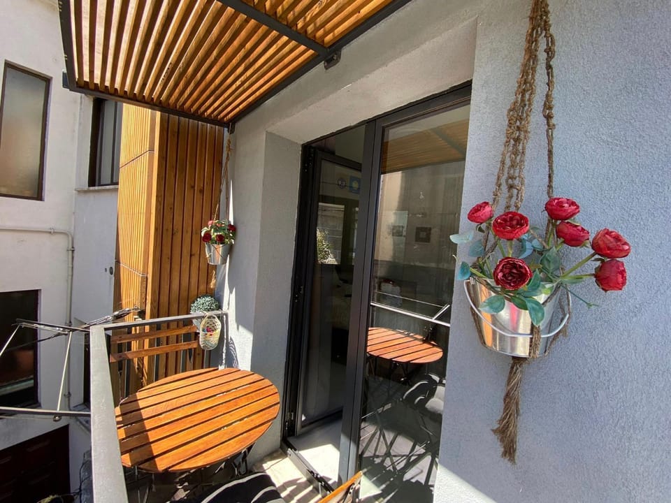 Property building, Balcony/Terrace