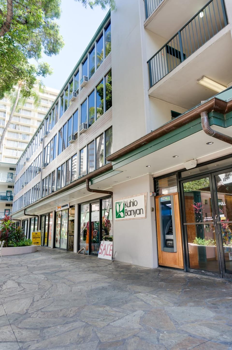 Facade/entrance