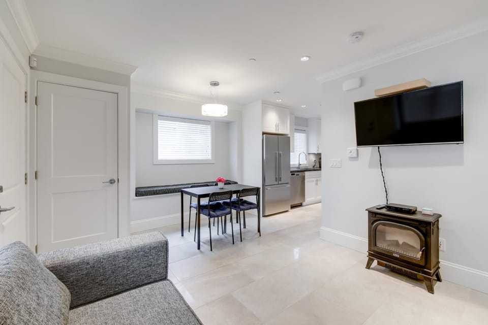 Kitchen or kitchenette, Living room, Dining area