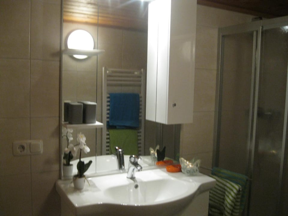 Bathroom, Decorative detail