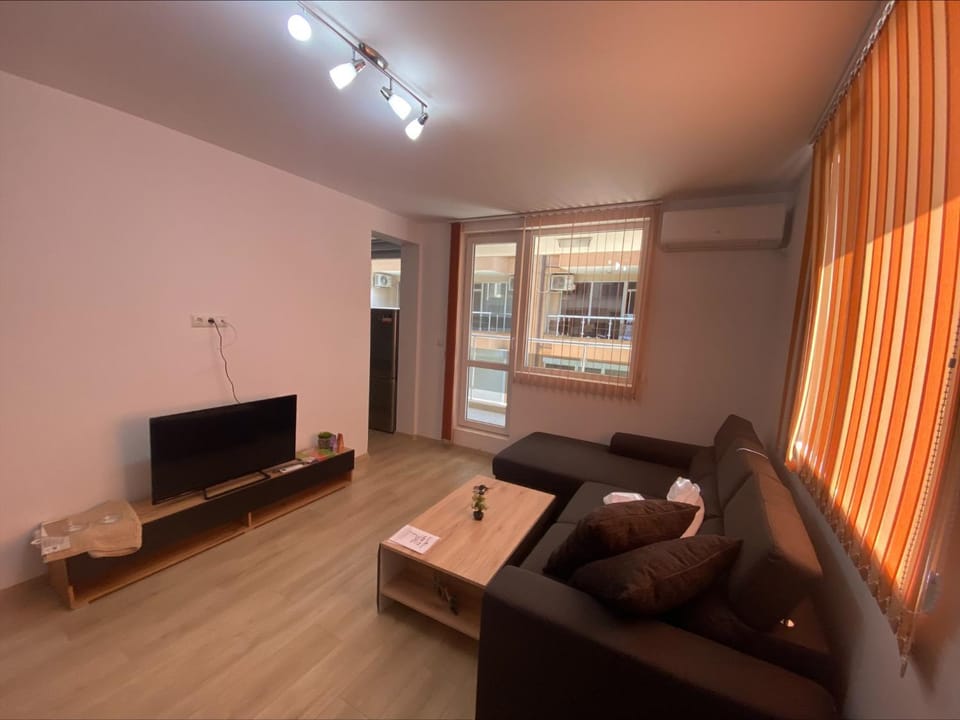 Communal lounge/ TV room, TV and multimedia, Living room, Seating area