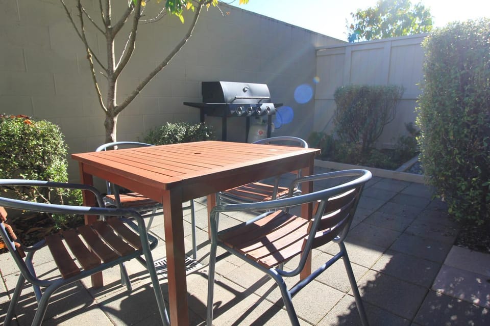Patio, BBQ facilities