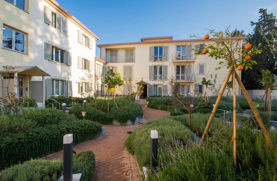 Property building, Facade/entrance, Garden view